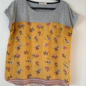 Rewind Gray and Yellow Floral Short Sleeve Top